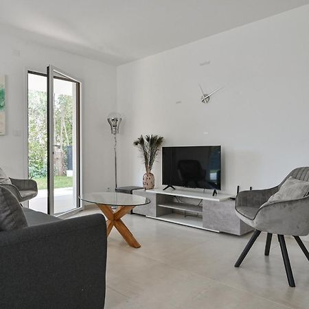 T3 Neuf - C13 - Jardin-Terrasse Et Piscine - Acces Direct Plages Et Centre Village Saint-Cyr-sur-Mer Zewnętrze zdjęcie